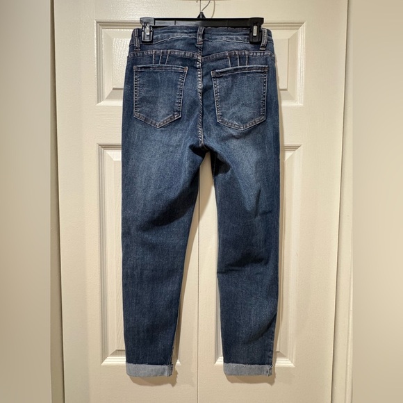 Beyond Us Blue stretchy Denim rolled hem cropped Jeans. Size 6. NWT - Picture 4 of 11
